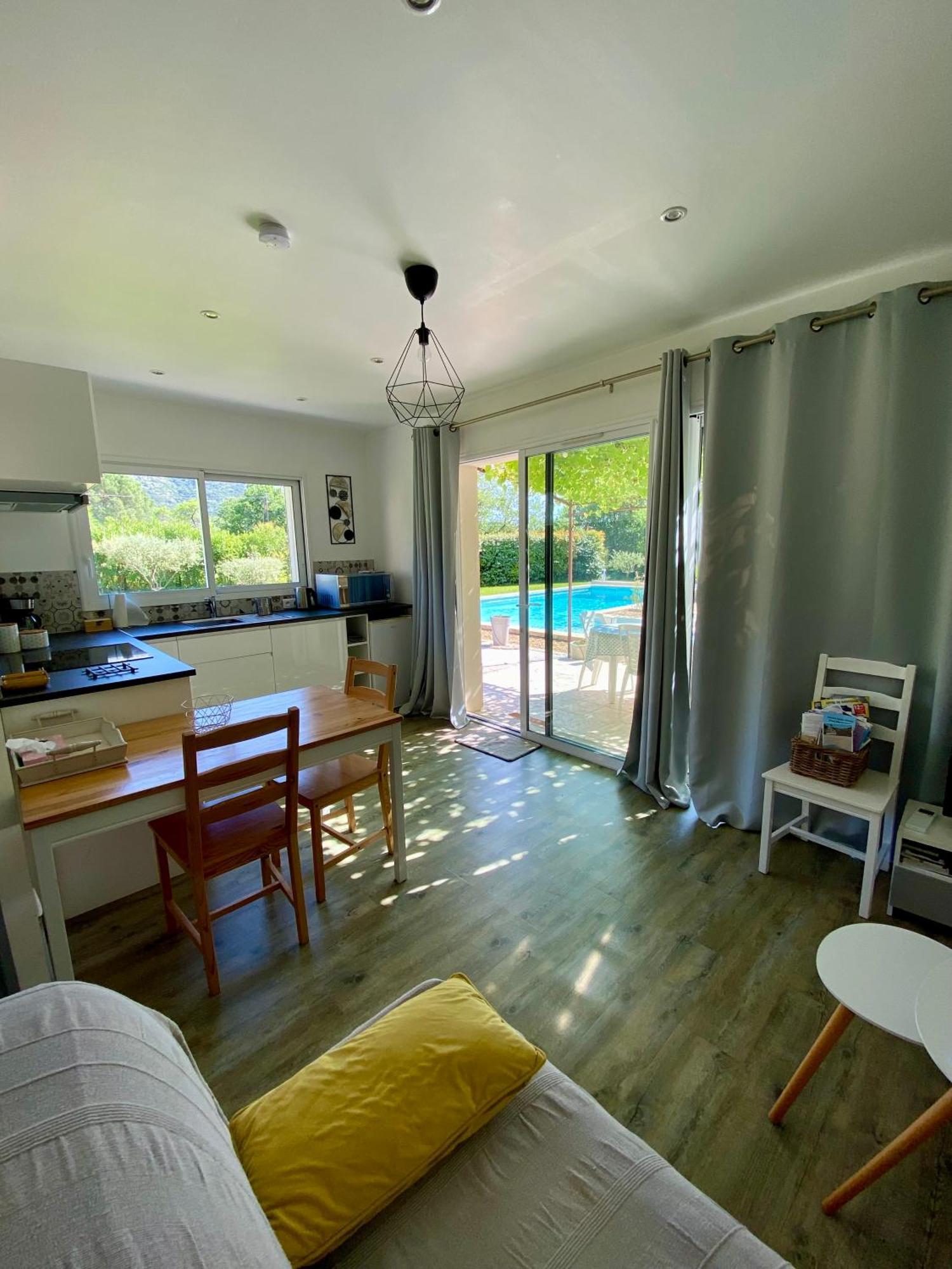 La Petite Maison Robion en Luberon Номер фото
